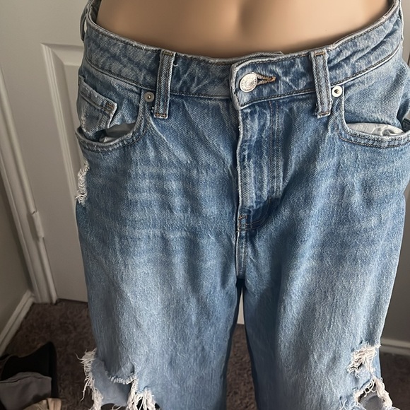 A blue/gray undertone, ripped jeans,high rise, functional jean baggy jean,cottom - Picture 2 of 11